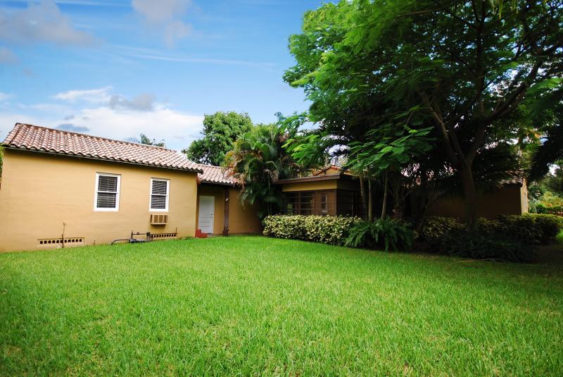 121 NE 92 St - Miami Shores For Sale by Miamism Sales Team - yard
