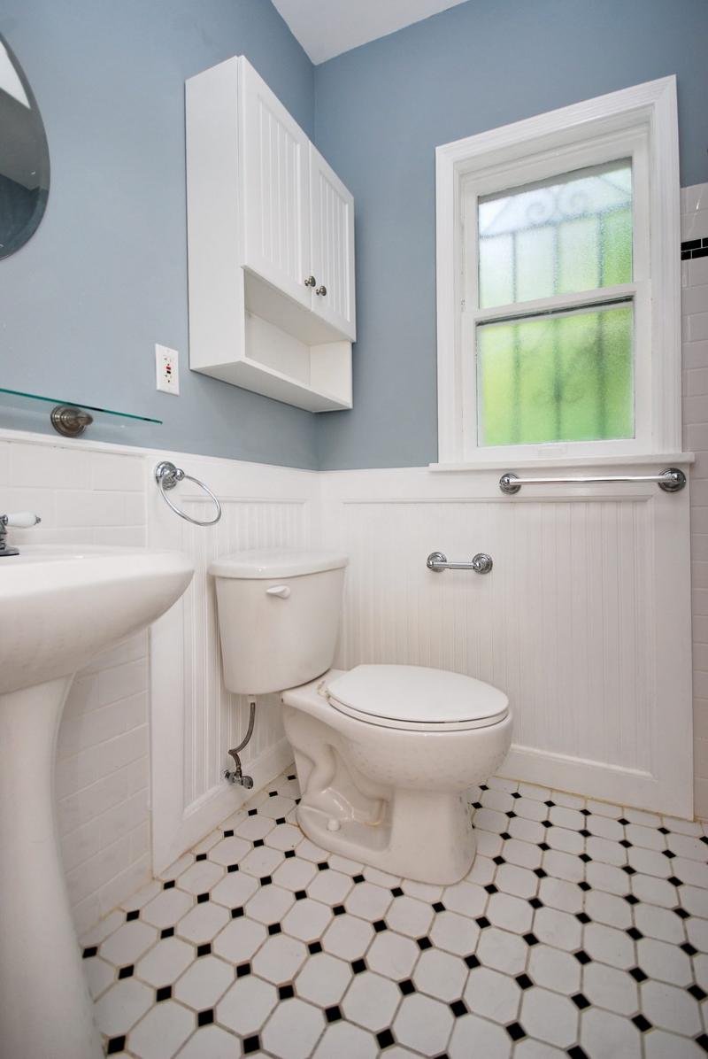 121 NE 92 St - Miami Shores For Sale by Miamism Sales Team - cottage bathroom
