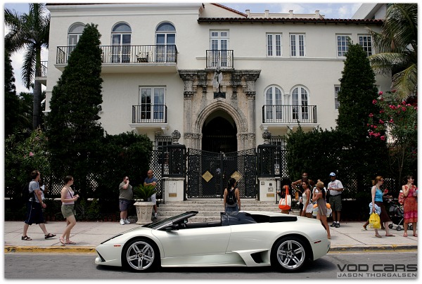 roadster-versace-mansion-vod-cars-frame