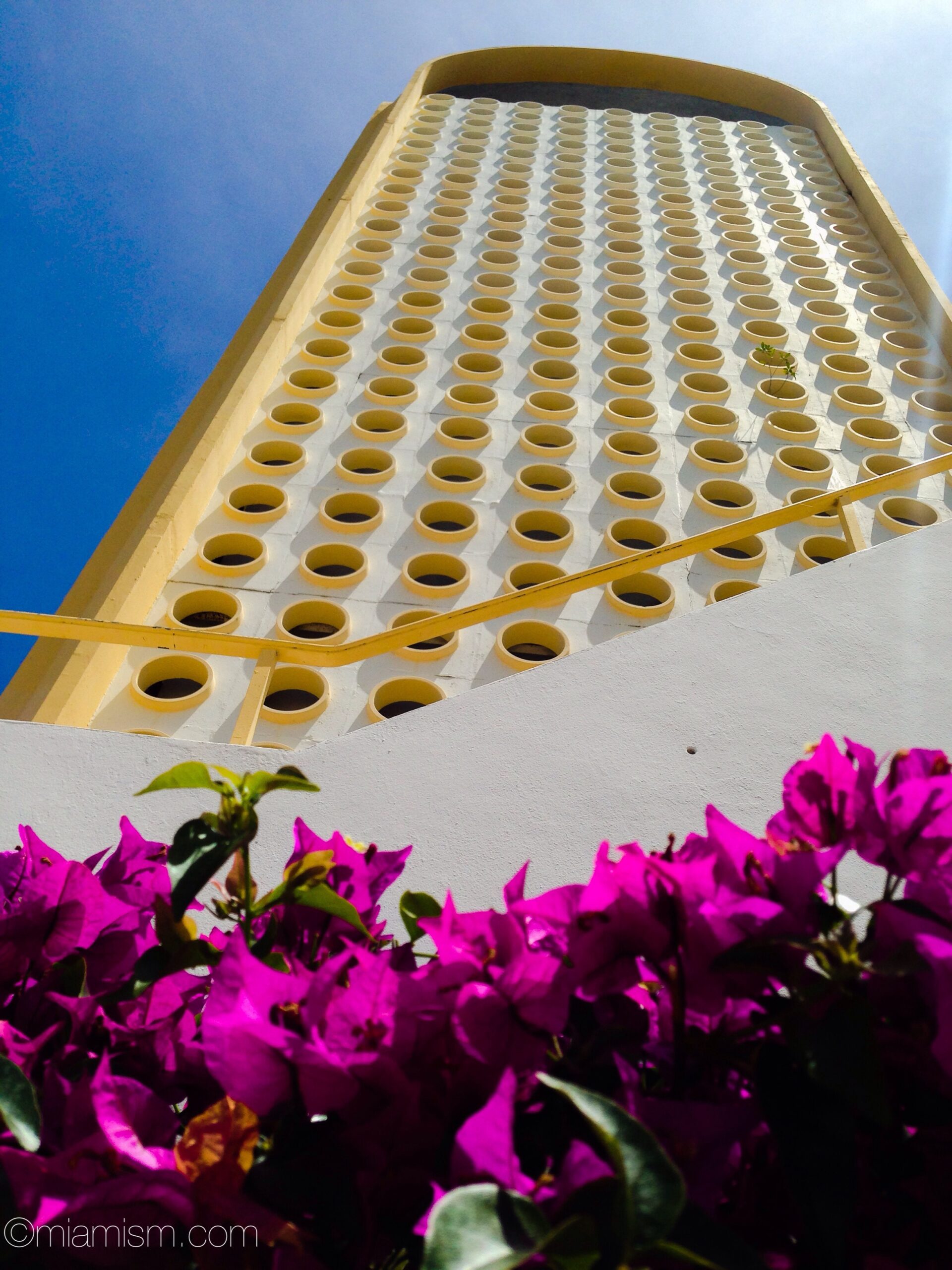 miami-architecture-temple-menorah-morris-lapidus